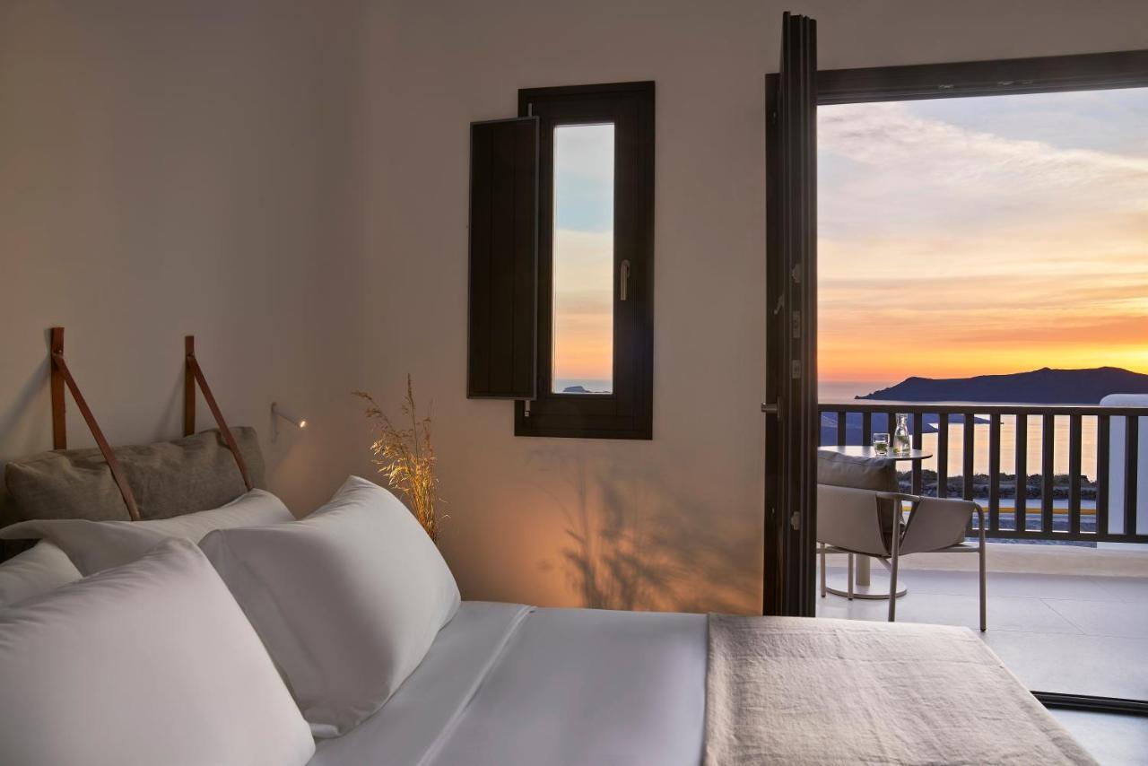 Orama Hotel & Spa ثيرا المظهر الخارجي الصورة A bedroom at the hotel