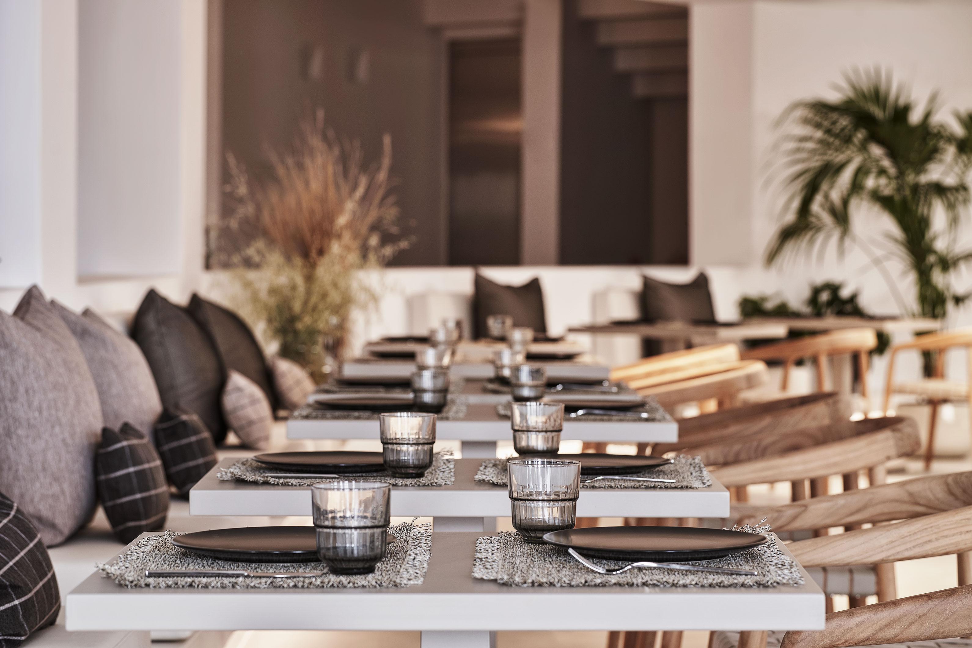 Orama Hotel & Spa ثيرا المظهر الخارجي الصورة A table set for dinner