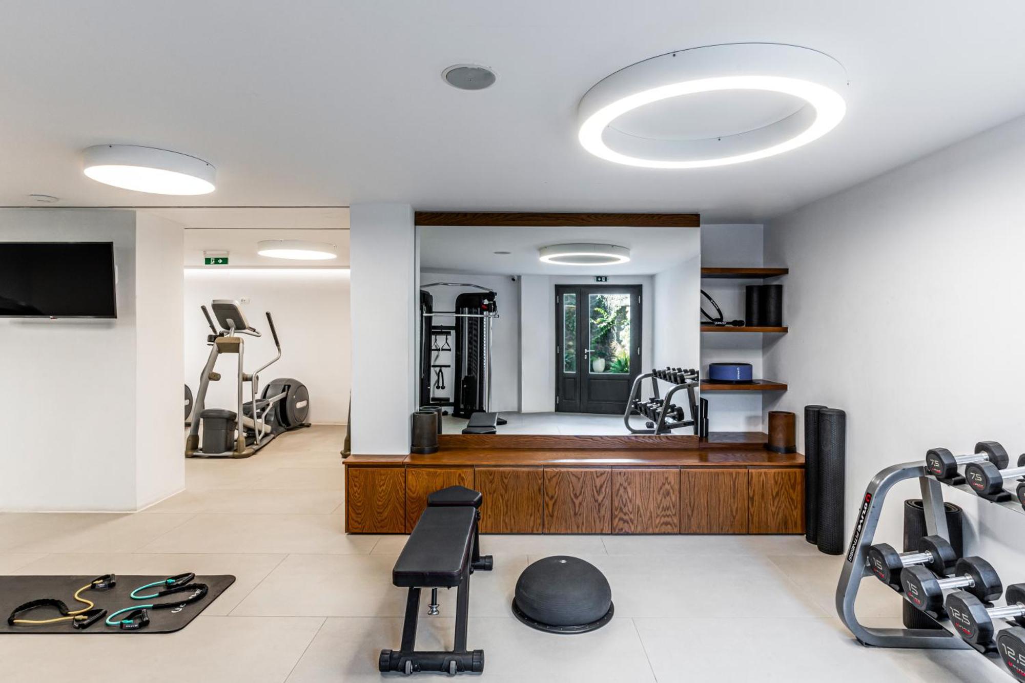 Orama Hotel & Spa ثيرا المظهر الخارجي الصورة A home gym