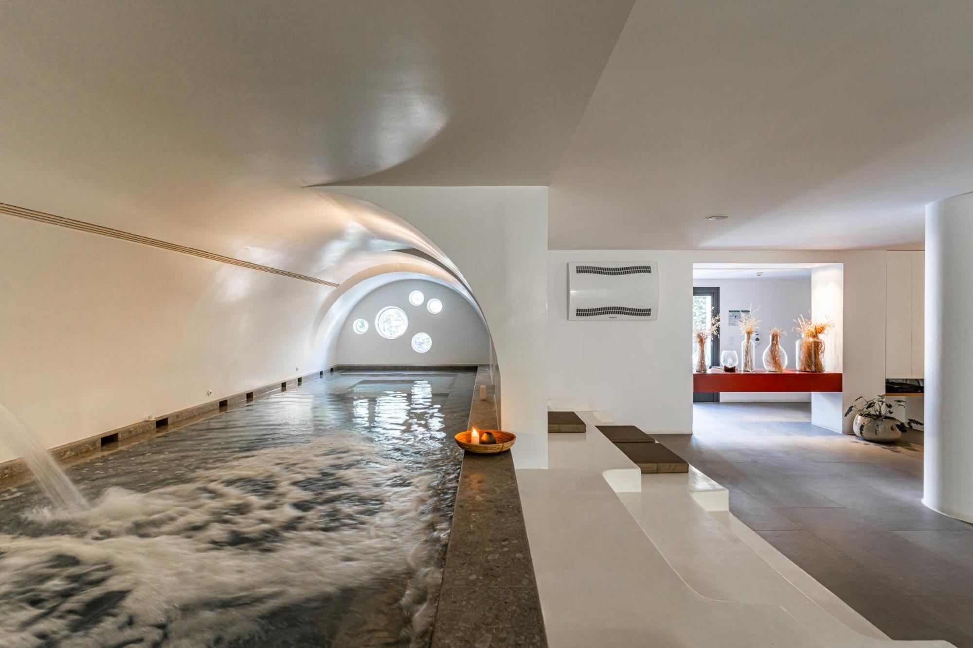 Orama Hotel & Spa ثيرا المظهر الخارجي الصورة The spa at the Hotel de la Paix